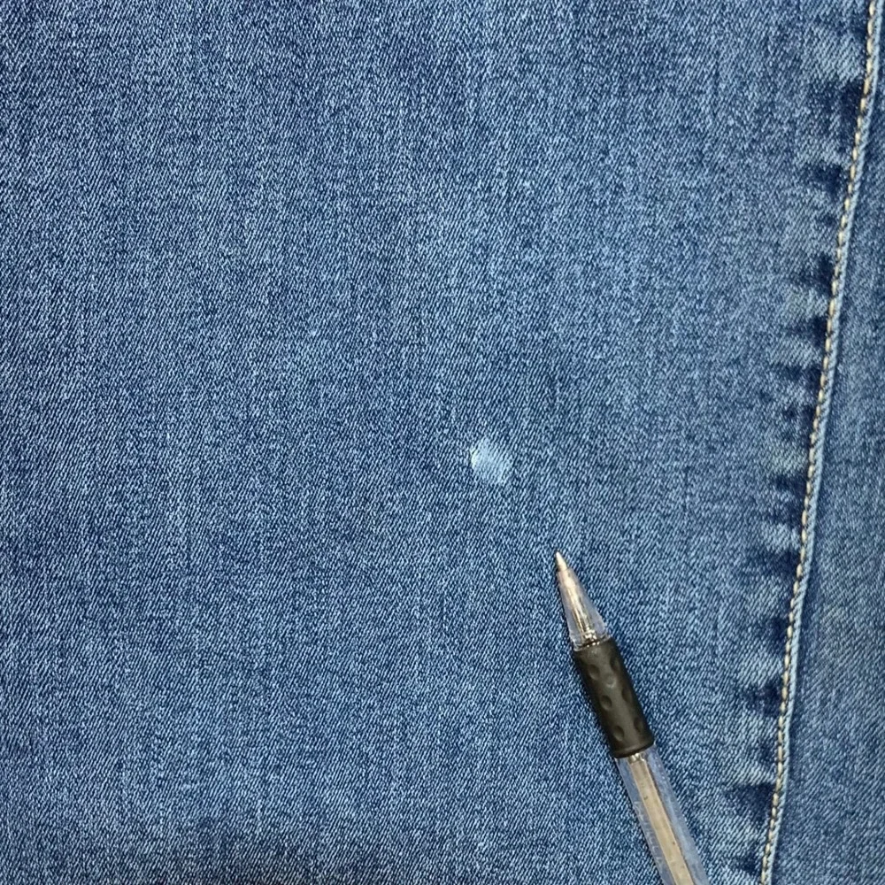 True Religion Ricky Relaxed Straight Jeans Mens 32 Medium Wash Denim Paint Marks